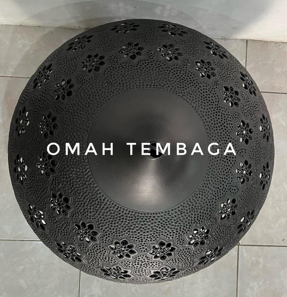 pengrajin lampu tembaga